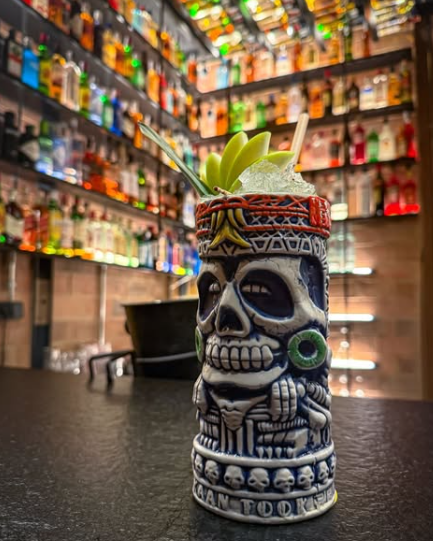 La Reina Cocktail Bar