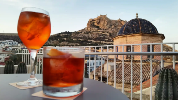Las coctelerías con las mejores vistas de Alicante.