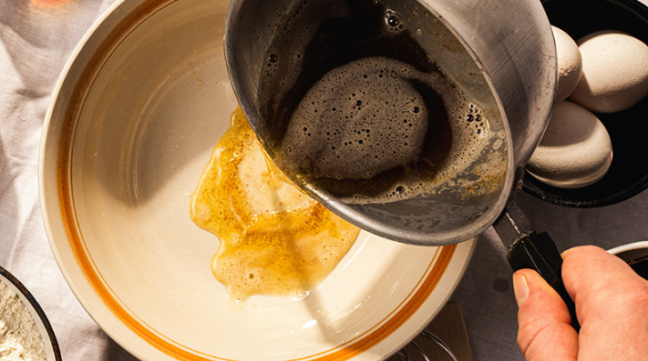 Fat Washing: cómo infusionar destilados con grasa y crear cócteles con textura sedosa