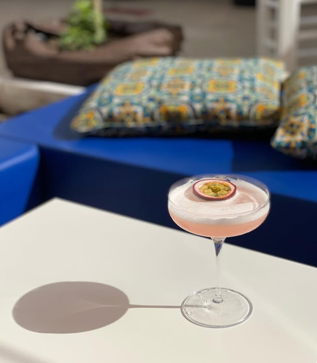 Veintitrés cocktails y tapas