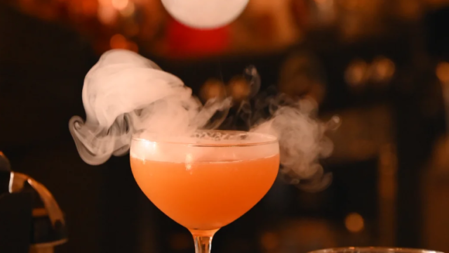 7 cócteles históricos que cambiaron la forma de beber en el mundo