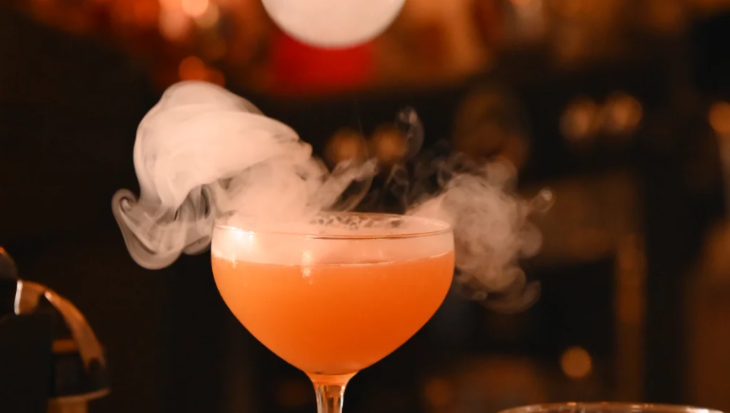 7 cócteles históricos que cambiaron la forma de beber en el mundo